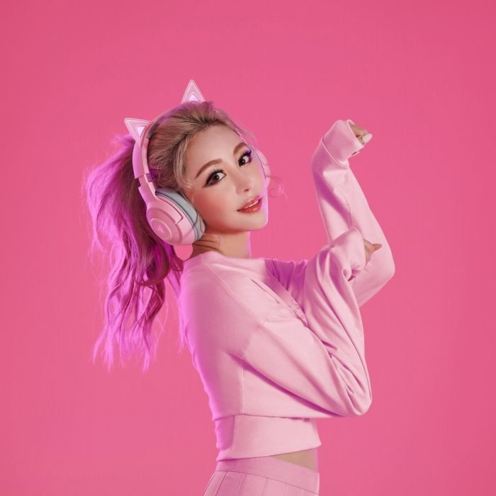Razer Kraken BT Kitty Edition | Bluetooth 5.0 | 40ms Low Latency Connection | Custom-Tuned 40mm Drivers | Beamforming Microphone | Powered Chroma | Quartz Pink